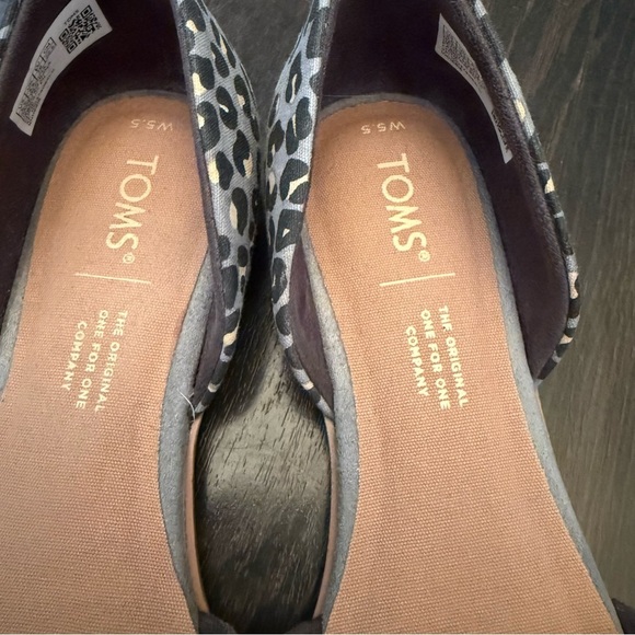 Toms Jutti D’Orsay Grey Leopard Animal Print Suede Flats - Picture 3 of 5